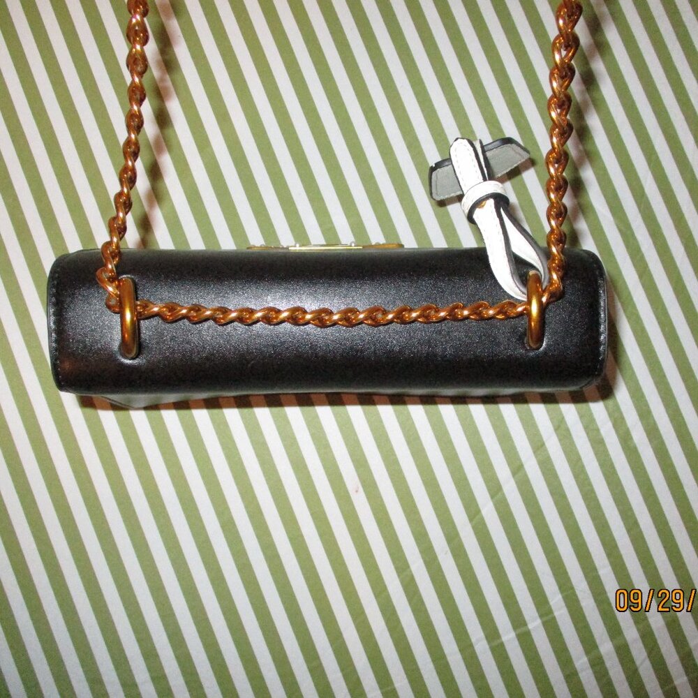 Blind for Love Flapped Satchel - Picture 6 of 14